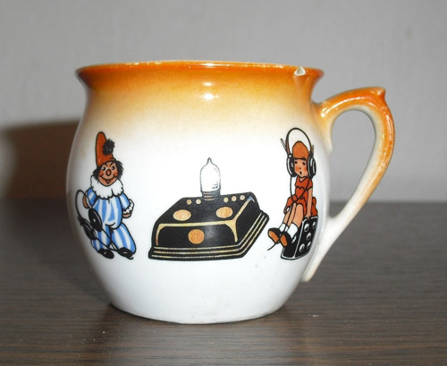 Malý starožitný porcelánový moka ŠÁLEK, dětský