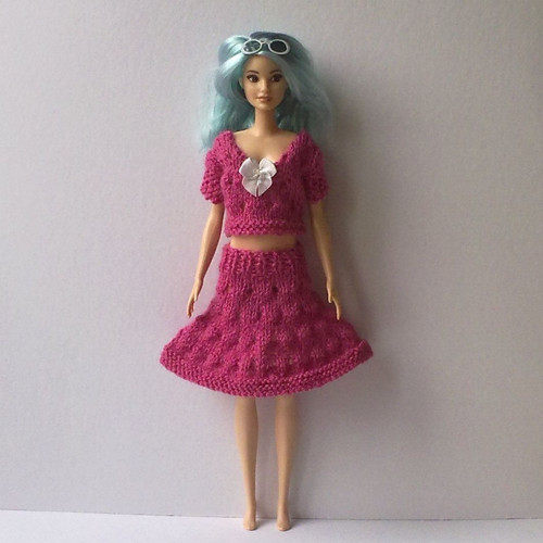 Oblečky pro Barbie - top, sukně — foto 1