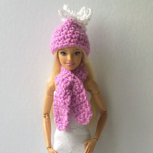 Oblečky pro Barbie - čepice, šála — foto 1