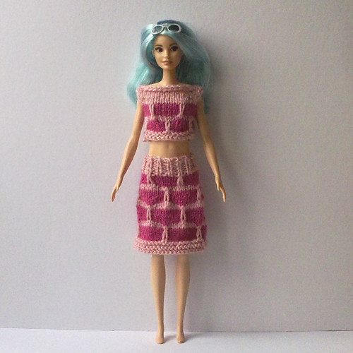 Oblečky pro Barbie - top, sukně — foto 1