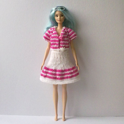 Oblečky pro Barbie - kabátek, sukně — foto 1