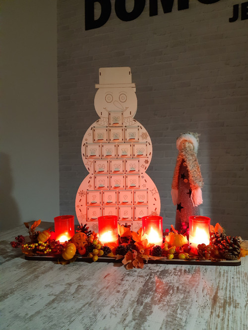 Adventní kalendář sněhulák 60 cm