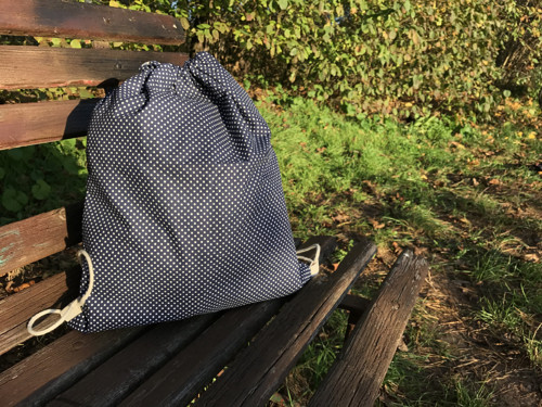 Batoh modrý s puntíky - kapsy uvnitř — foto 1