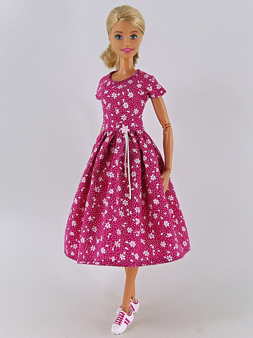 Barbie - Růžové šaty — foto 1