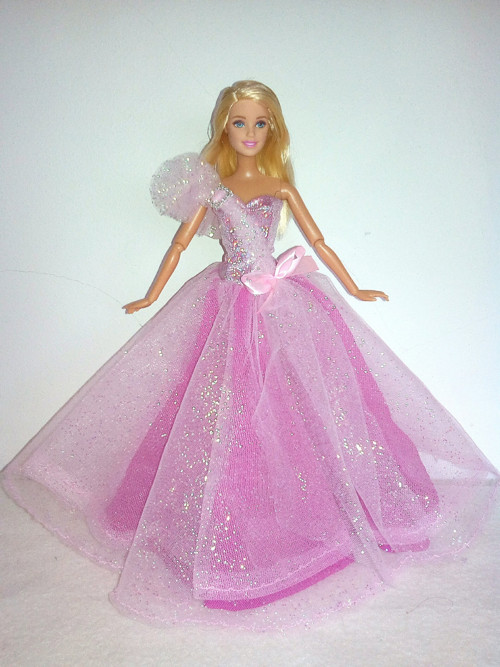 Šaty pro Barbie — foto 1