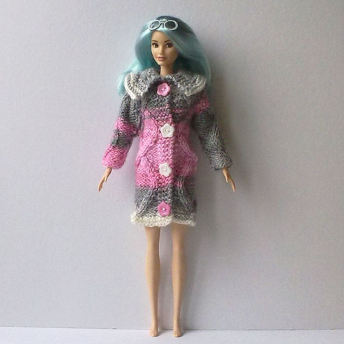 Oblečky pro Barbie - kabát — foto 1