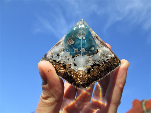 Org. pyramida ,, Klidu vody " s modrým achátem — foto 1