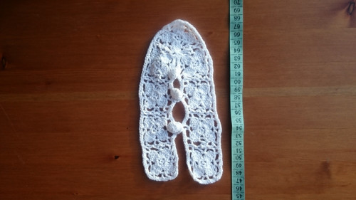 Háčkovaná vsadka s knoflíky