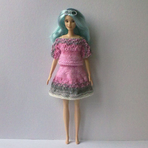 Oblečky pro Barbie - triko, sukně — foto 1