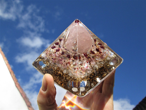 Org. pyramida ,, Dimenze Šamanské Lásky " — foto 1
