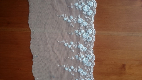 Vyšívaný tyl — foto 1