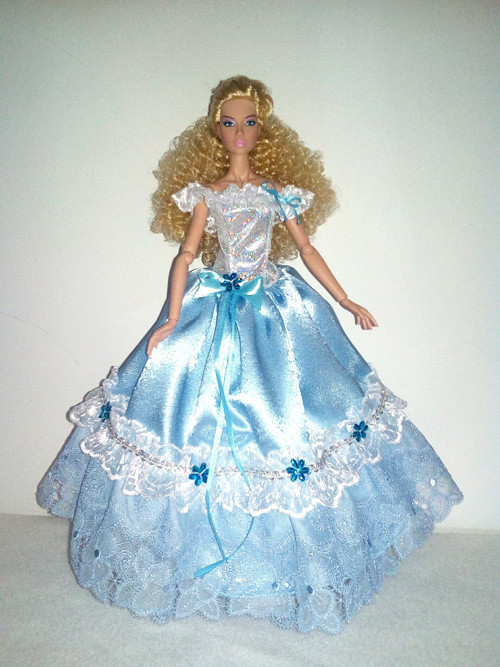 Šaty pro Barbie — foto 1
