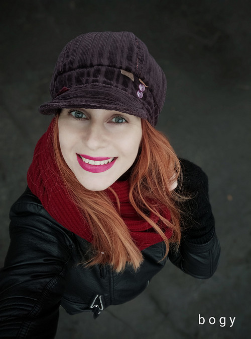 Manšestrová bekovka bez záhybů, hnědovínová