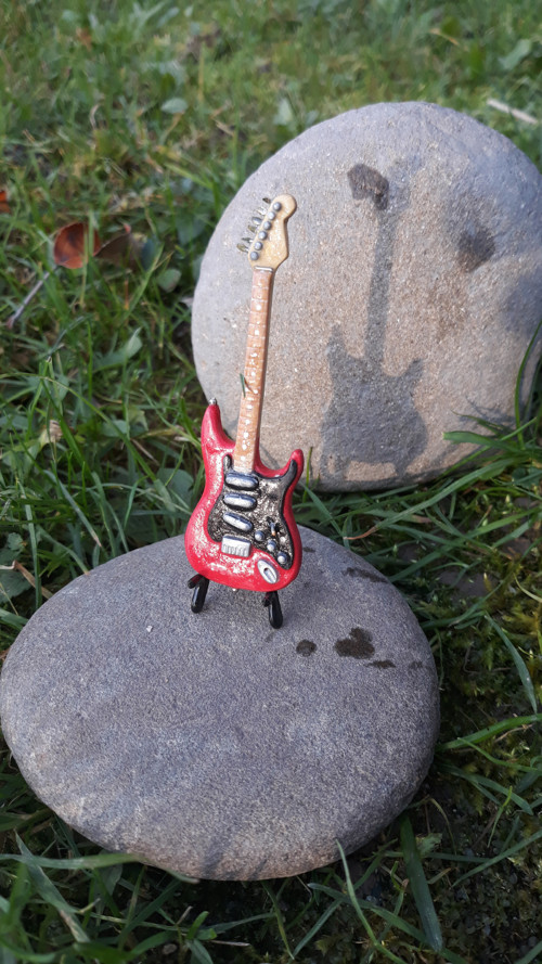 Fender Stratocaster červeno-černý — foto 1