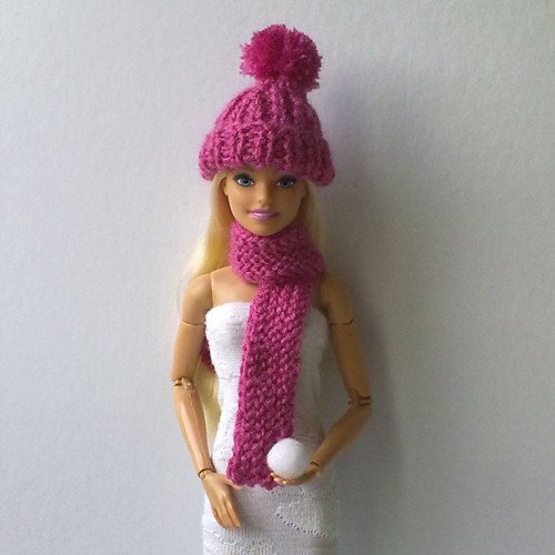 Oblečky pro Barbie - čepice, šála — foto 1