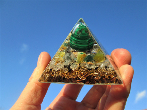 Org. pyramida ,, Životních změn " s malachitem — foto 1