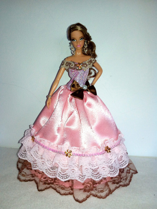 Šaty pro Barbie — foto 1