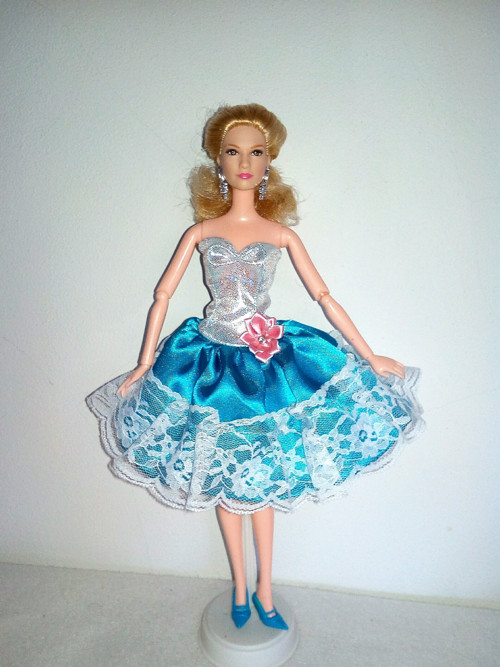 Šaty pro Barbie — foto 1