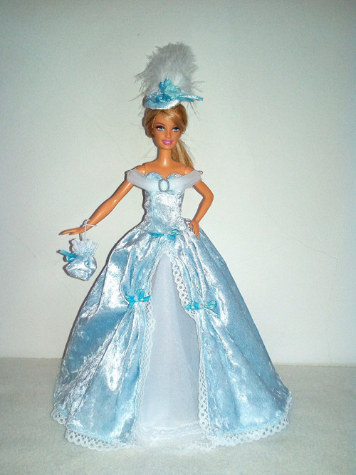 Šaty pro Barbie — foto 1