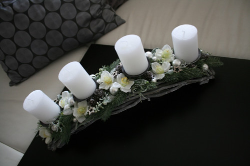 Maxi adventní štola s čemeřicemi — foto 1