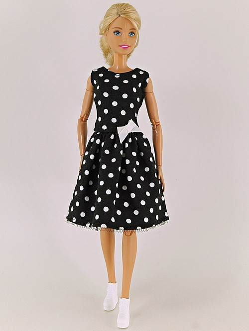 Barbie - Puntíkaté šaty — foto 1