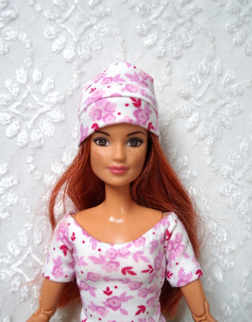 Čepice pro Barbie — foto 1
