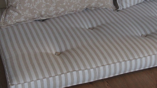 Futon béžový pruh