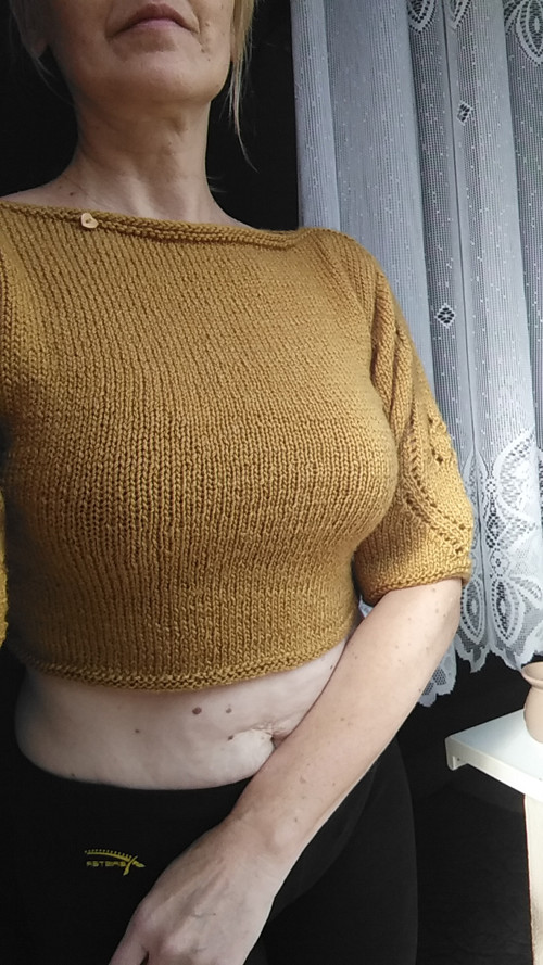 Krátký bolerkový svetřík vel.38