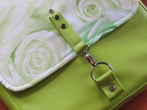 Crossbody A4 ,, zelené růže " KD16