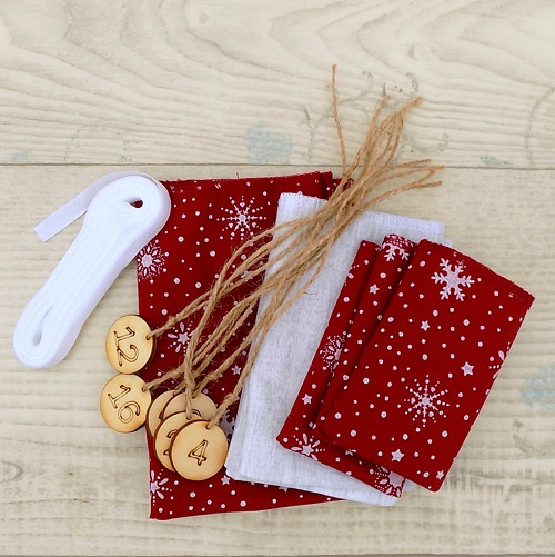 Adventní kalendář, 24 pytlíčků s dřevěnými čísly