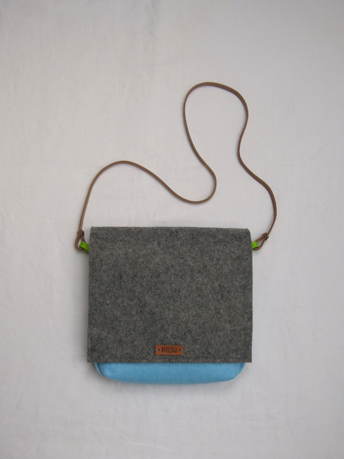 Crossbody se zelenými oušky — foto 1