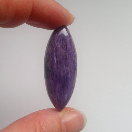 187 čaroit kabošon 4 x 1,5 cm
