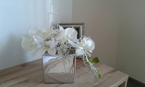 Moderní aranžmá s orchidejí — foto 1