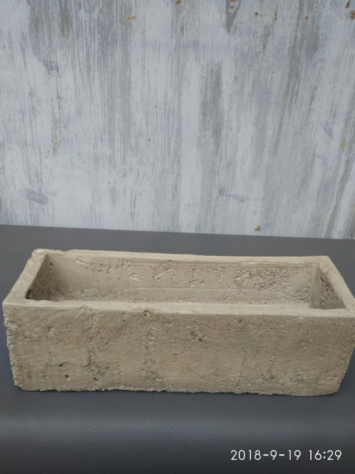 Betonový květináč — foto 1