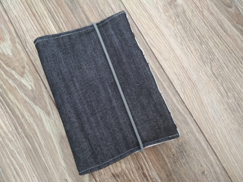 Džínový obal na očkovací průkaz