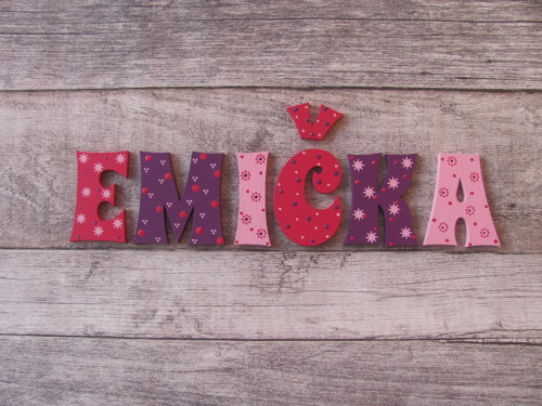Dřevěná písmenka EMIČKA 8 cm