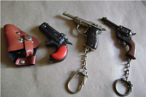 Tři miniaturní pistolky