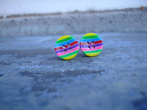 Knoflíkové náušnice - proužky — foto 1