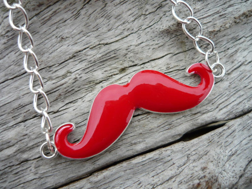 VÝPRODEJ! Náhrdelník Moustache Red — foto 1