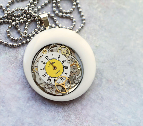 Time in white — foto 1