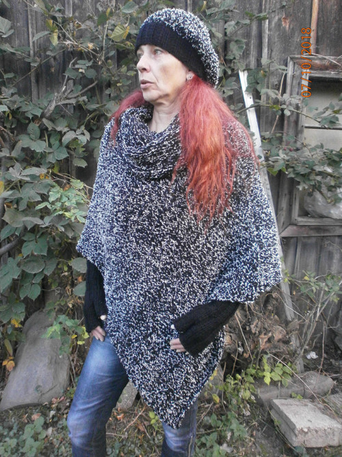 Pončo s čepicí a návleky — foto 1