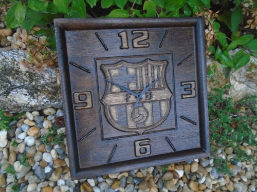 Drevorezba hodiny FC Barcelona