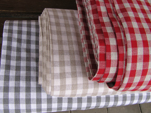 Metráž,kostky-potahovka, pouze červená