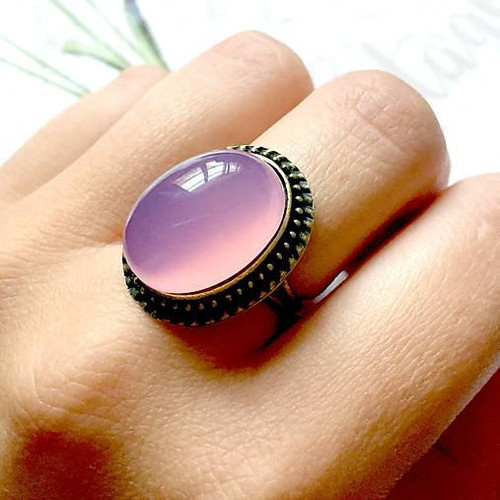 Prsten s fialovo růžovým chalcedonom bronz /0028