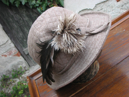 Plstěný klobouk s peřím, Baur-Loden