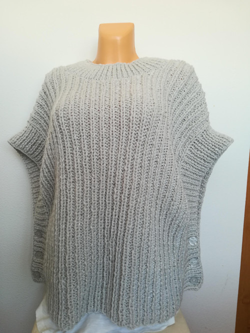 Šedé hebké poncho — foto 1