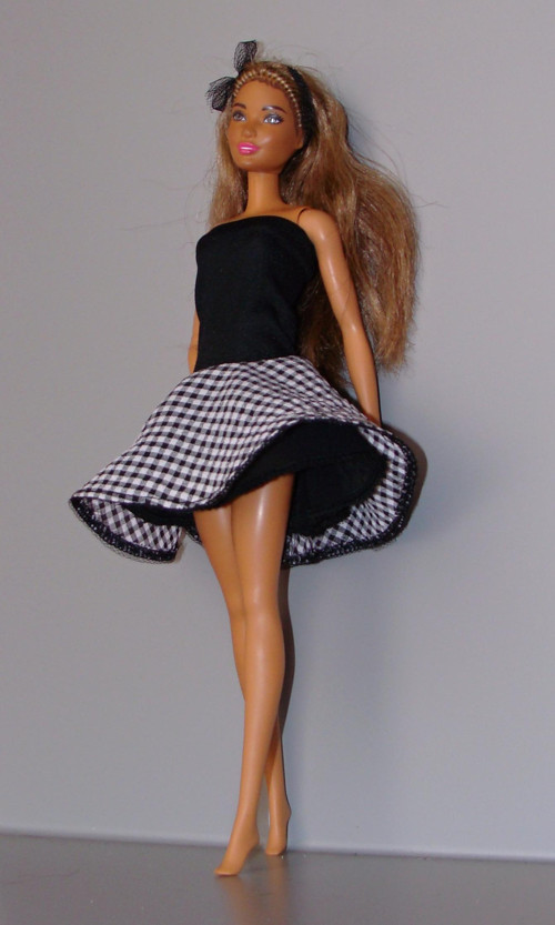 Barbie - Šaty — foto 1