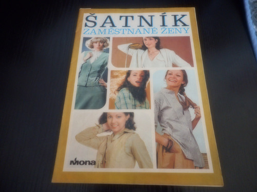 Šatník zaměstnané ženy — foto 1