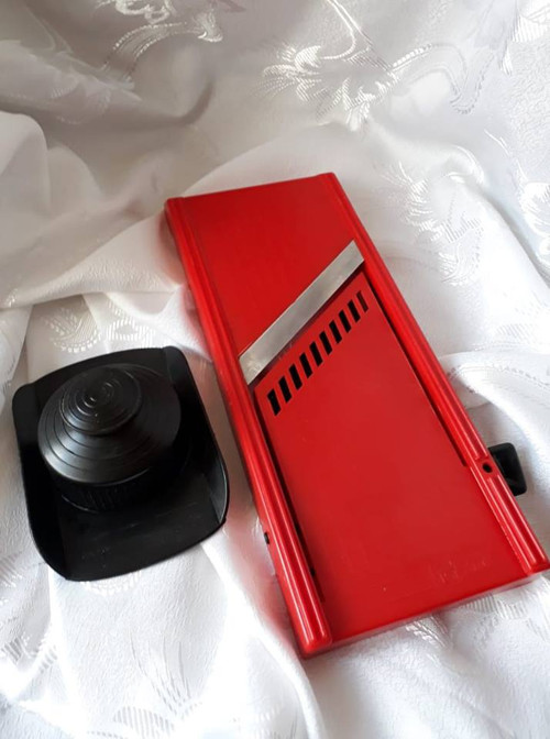 Staré retro kruhadlo na zelí...