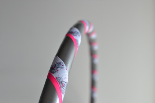 Obruč na hooping Me to You stříbrno-růžová 95 cm